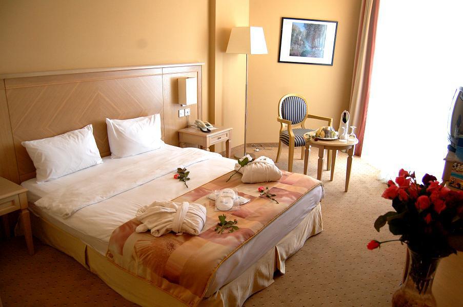 Salamis Bay Conti Hotel Agios Sergios Номер фото
